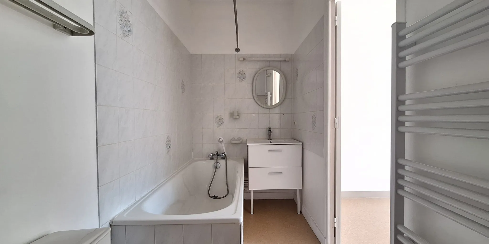 Salle de bain Appartement T2 de 40 m2 env. à proximité de la Place Jean-Jaurès à vendre sur Tours Centre | Vente 37