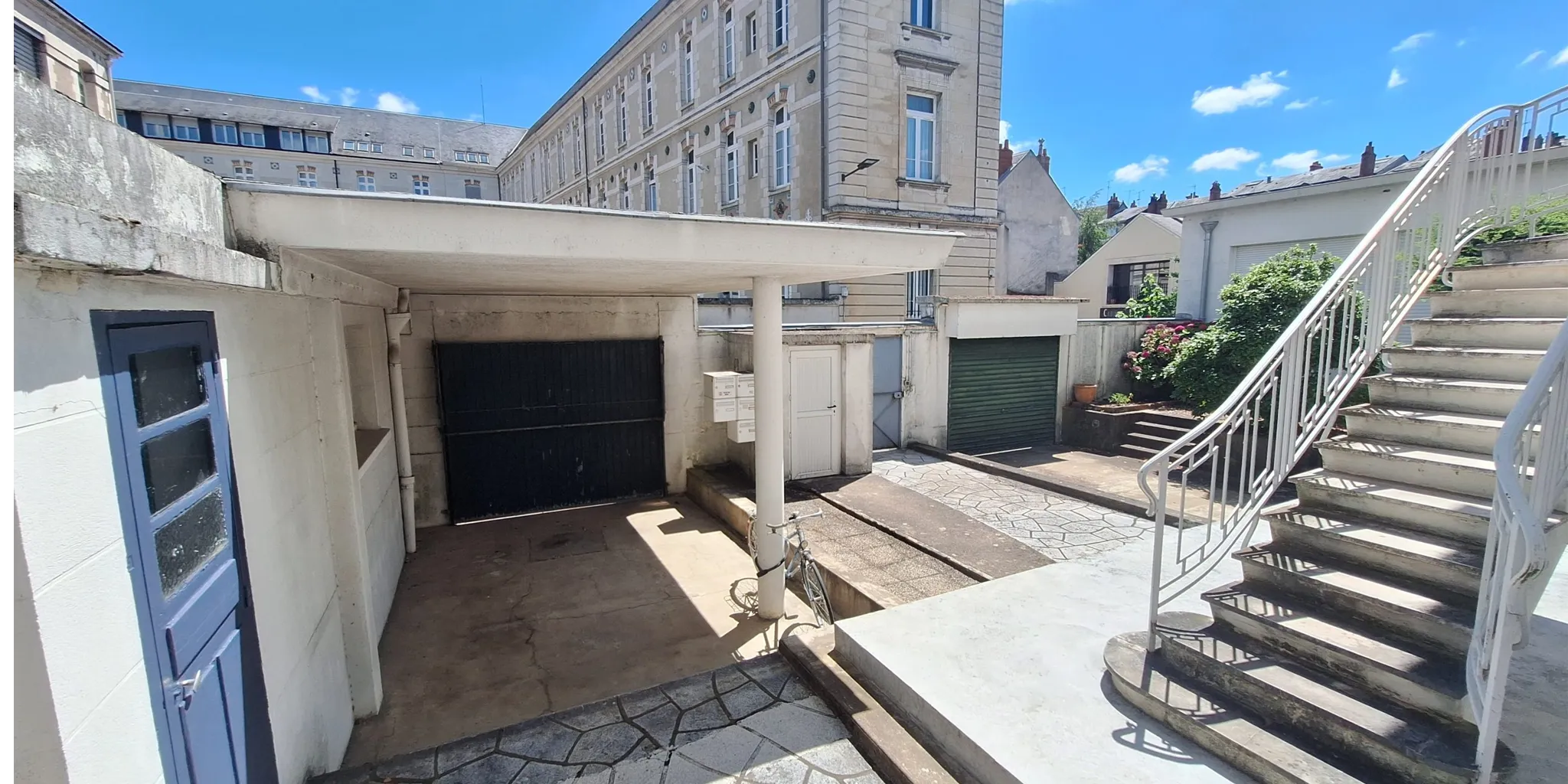 Vue générale cour intérieure Appartement T2 de 40 m2 env. à proximité de la Place Jean-Jaurès à vendre sur Tours Centre | Vente 37