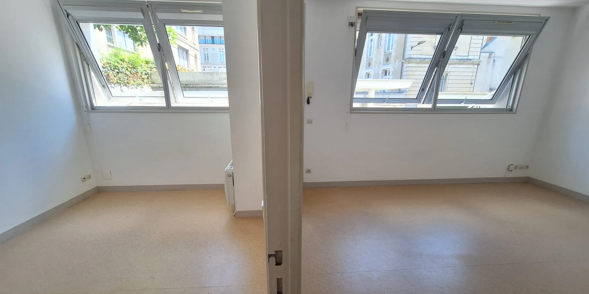 Chambre et pièce à vivre nues Appartement T2 de 40 m2 env. à proximité de la Place Jean-Jaurès à vendre sur Tours Centre | Vente 37