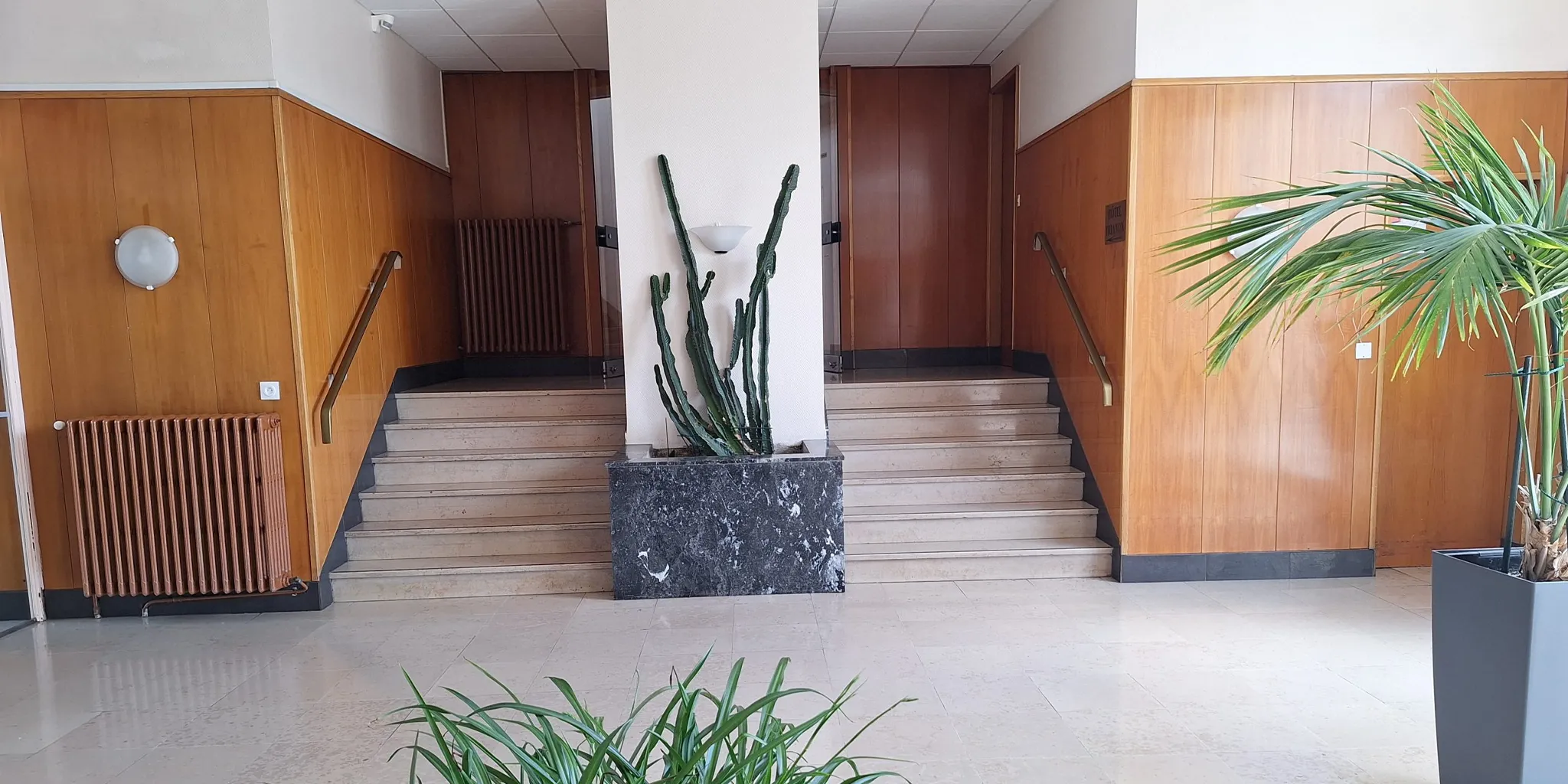 Entrée résidence avec Appartement Type 3 de 60 m2 | Tours Centre à proximité de l'Avenue de Grammont | Vente 37