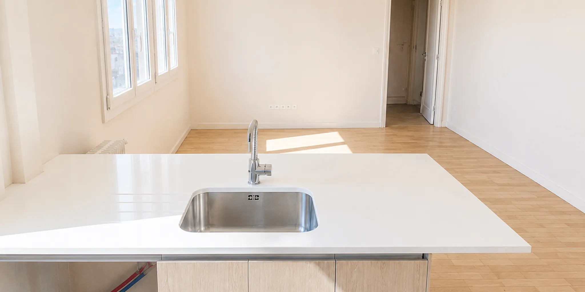 Vue évier cuisine ouverte sur salon Appartement Type 3 de 60 m2 | Tours Centre à proximité de l'Avenue de Grammont | Vente 37