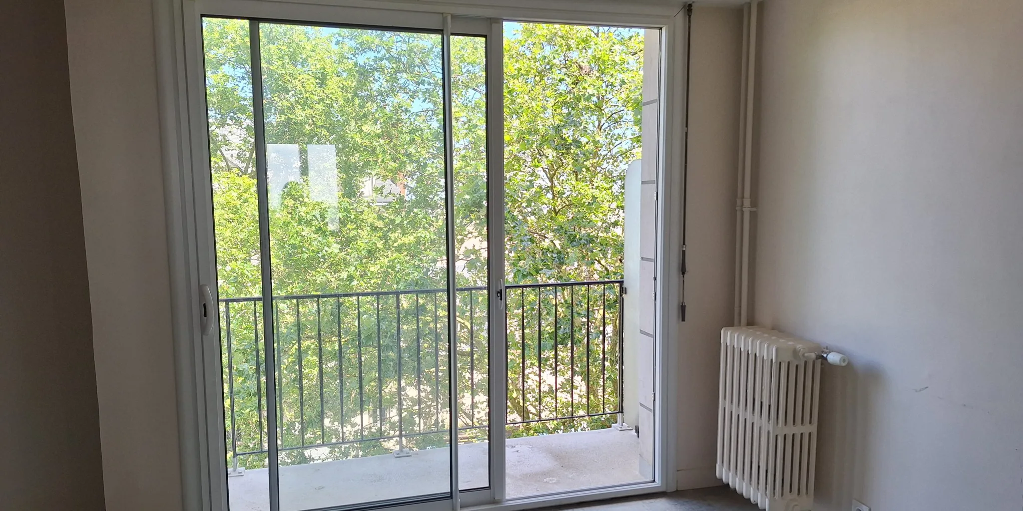 Chambre avec balcon Appartement Type 3 de 60 m2 | Tours Centre à proximité de l'Avenue de Grammont | Vente 37