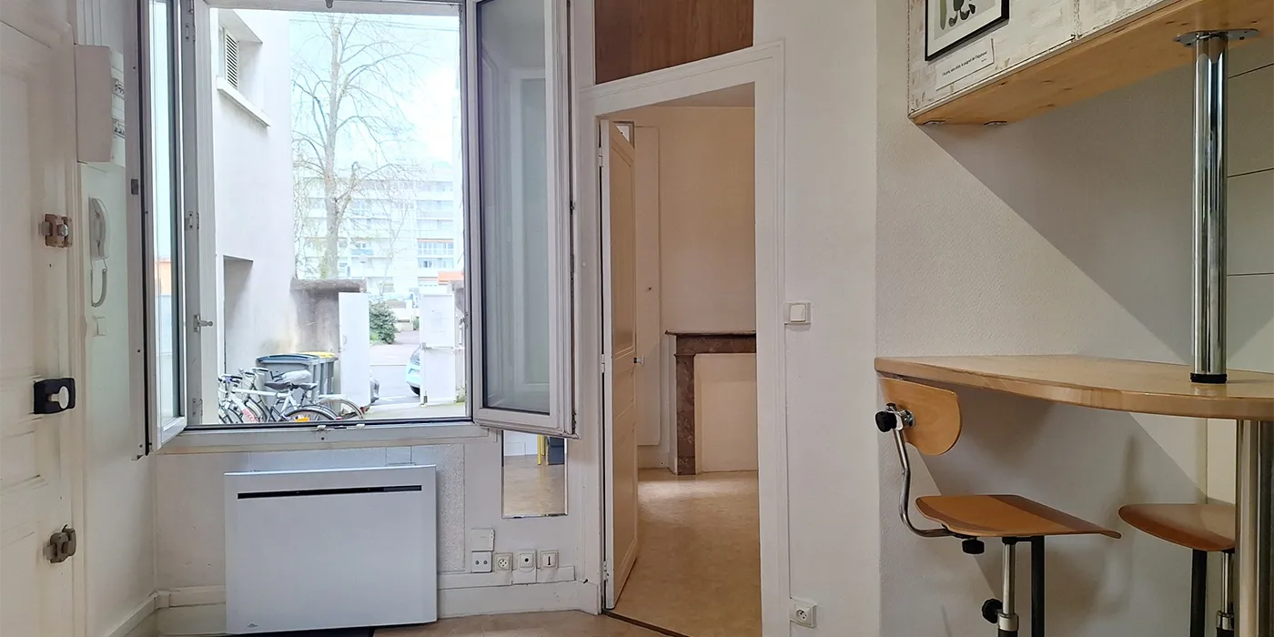 Vue entrée bureau Appartement Type 2 de 35 m2 à vendre sur Tours Quartier Velpeau | Vente 37