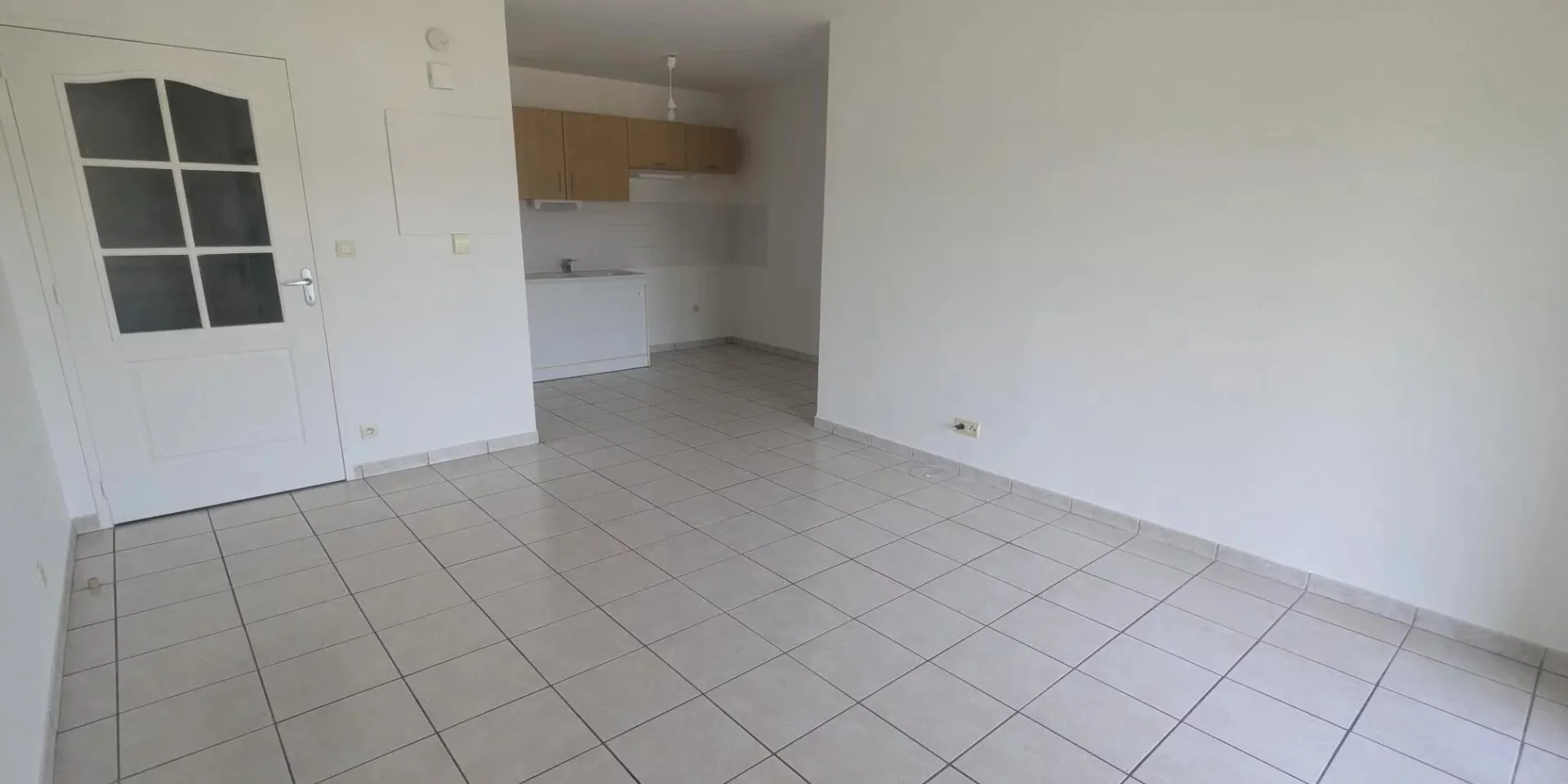 vue pièce à vivre appartement T3 à vendre sur Tours, proche piscine du Lac | Vente 37