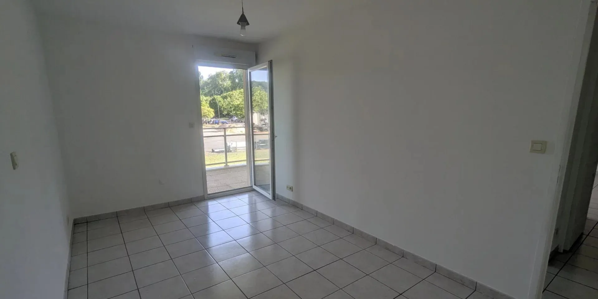 vue chambre 2 appartement T3 à vendre sur Tours, proche piscine du Lac | Vente 37