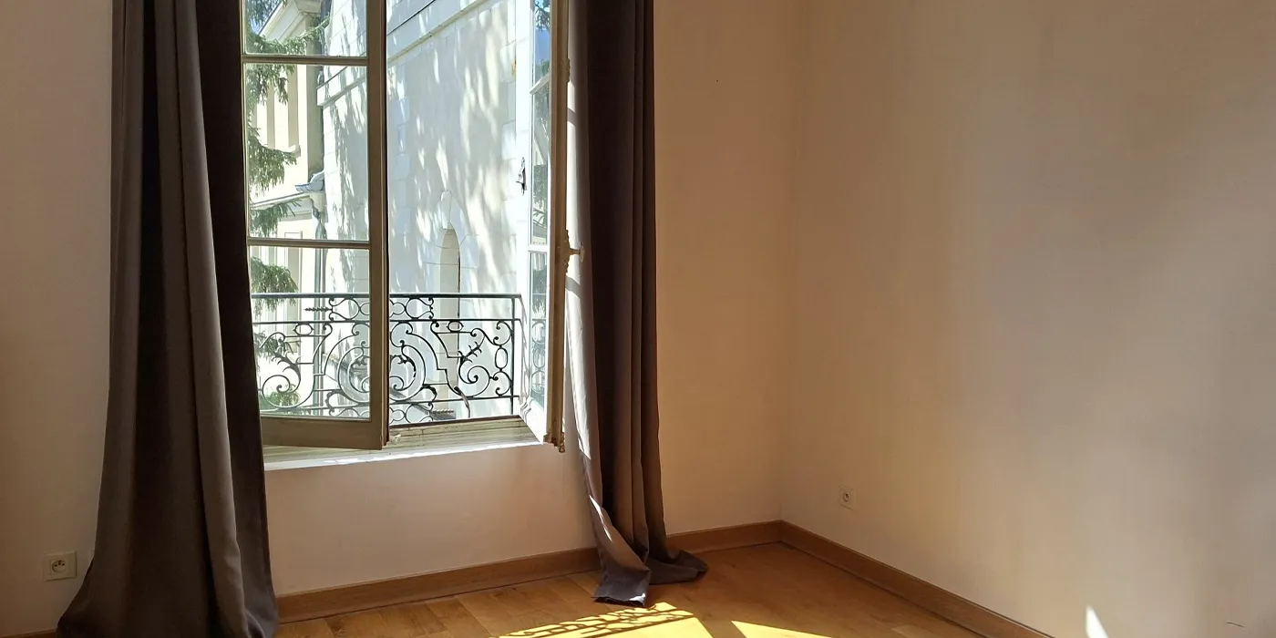 Vue chambre 1 appartement Immeuble de 360 m2 avec 4 appartements dont 3 loués à vendre ou pour investir sur Tours Centre, Quartier Avenue de Grammont  | Vente 37
