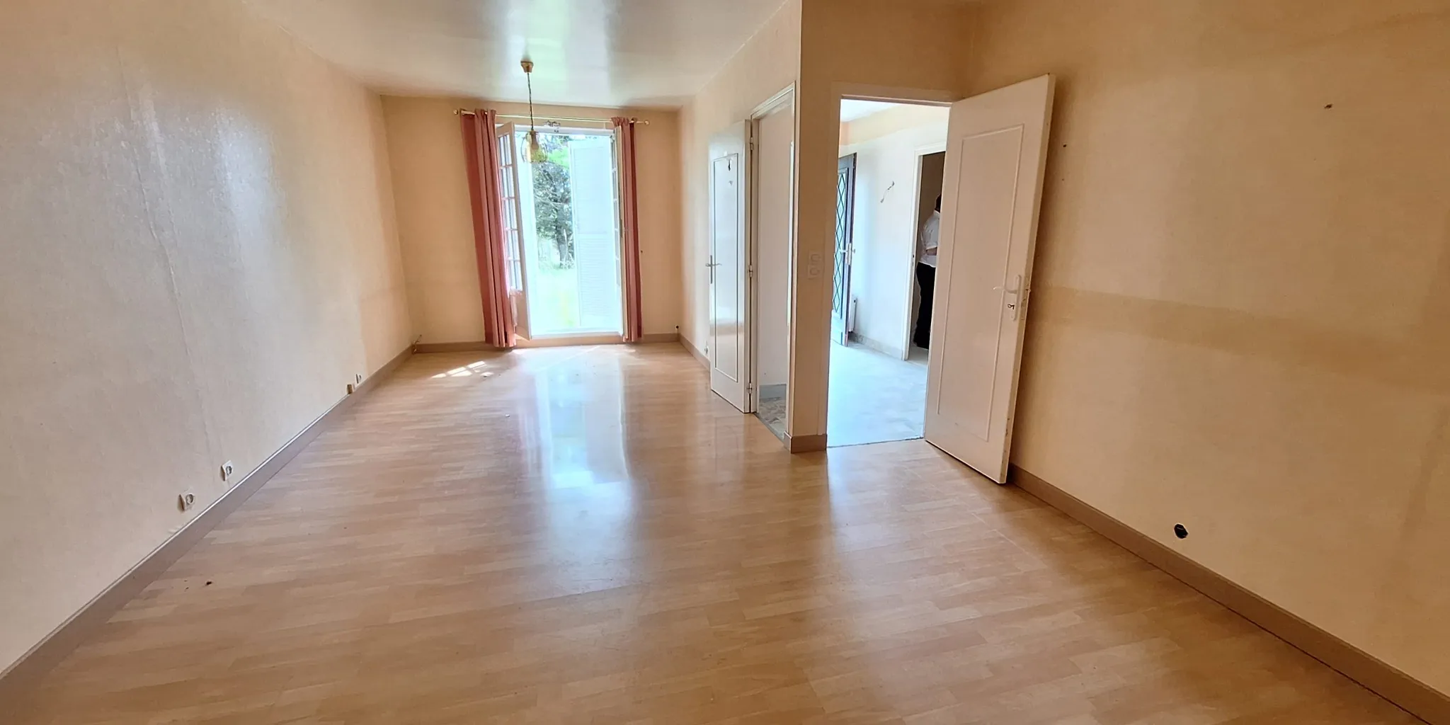 Vue Pièce à vivre Maison avec sous-sol de 75 m2 env. à vendre sur Mettray | Vente 37
