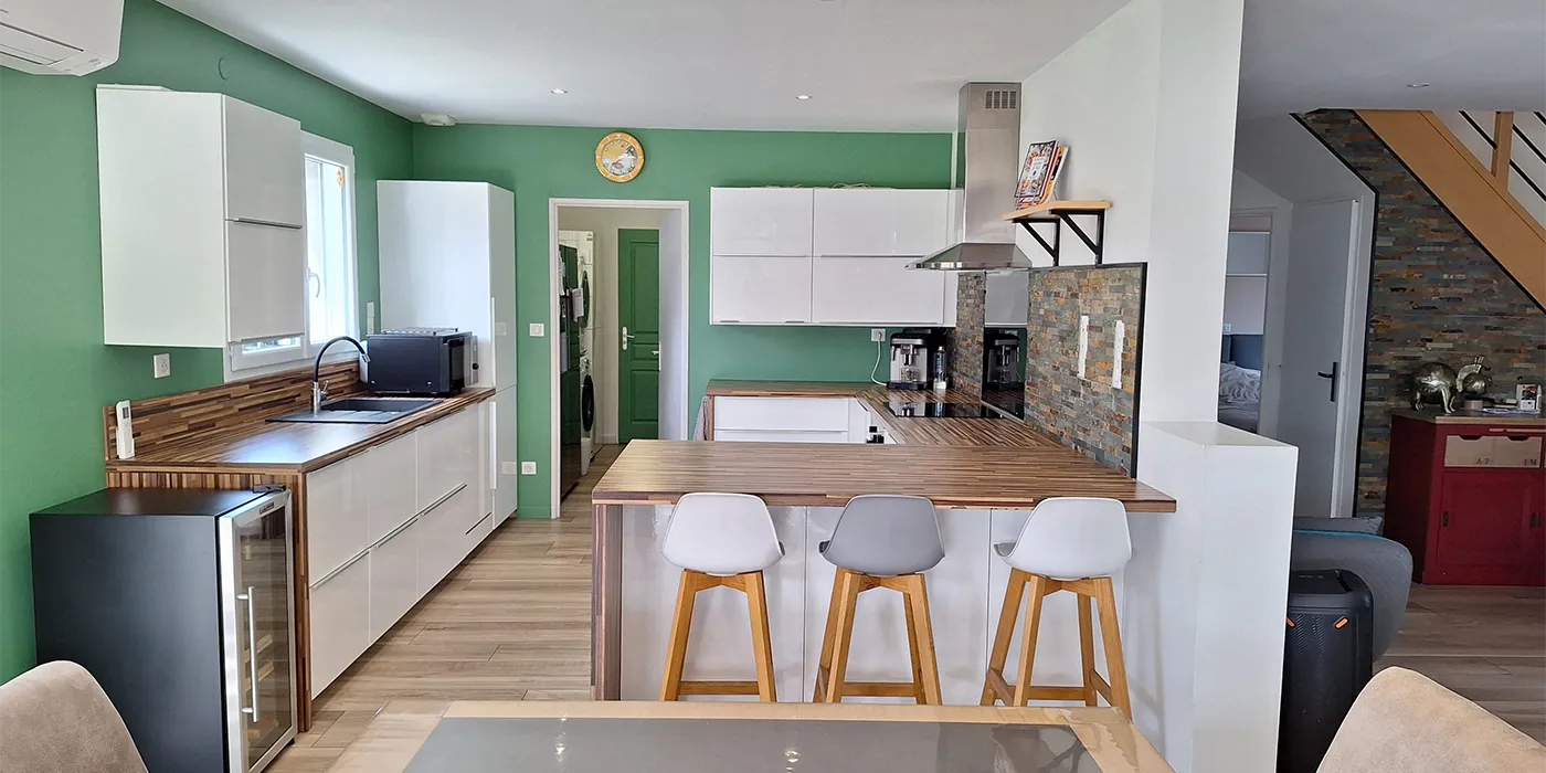cuisine ouverte Maison moderne et spacieuse Type 6 de 180 m2 à vendre sur Joué-lès-Tours DPE A | Vente 37