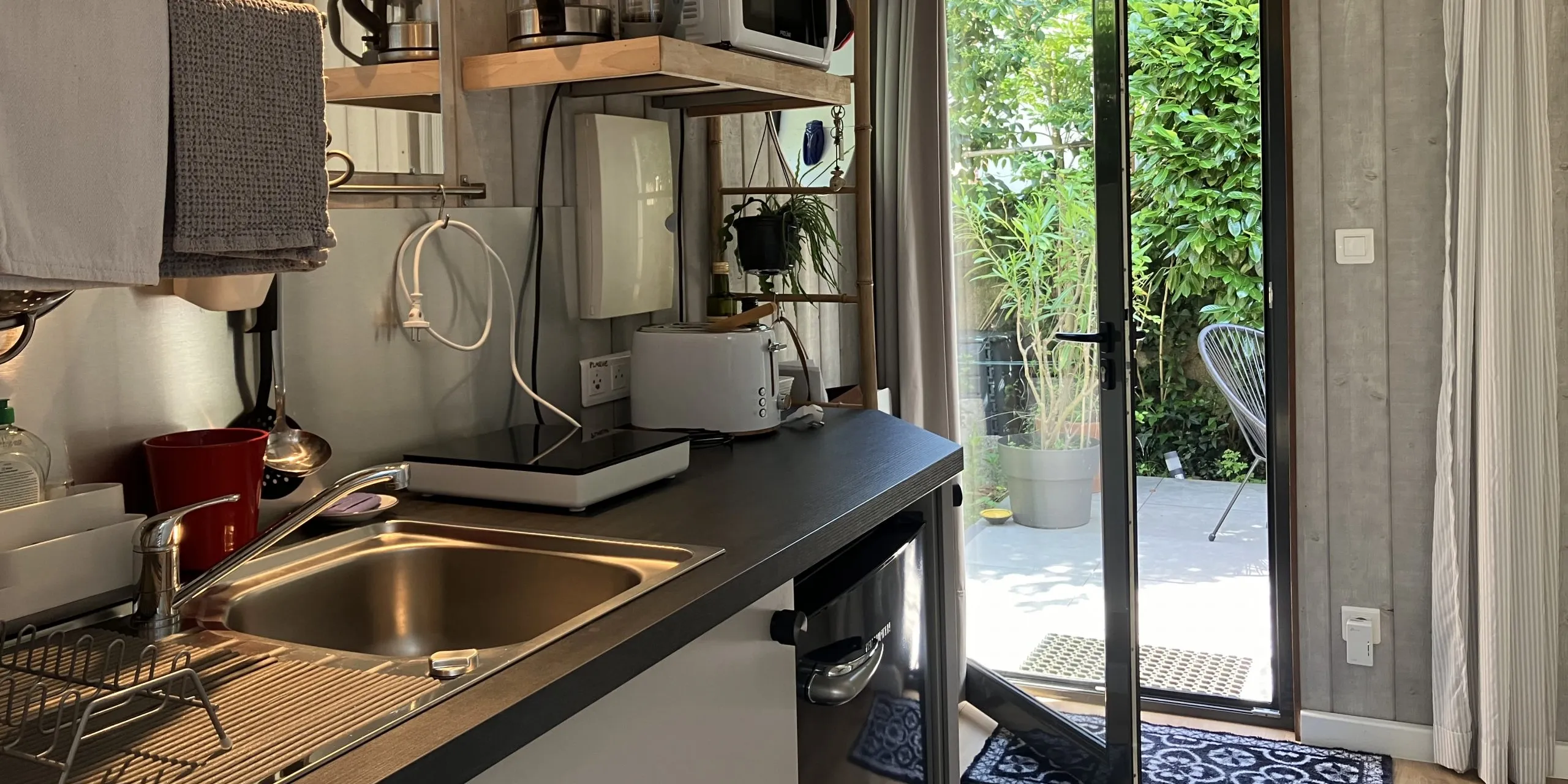  Cuisine avec terrasse Maison de 120 m2 avec studio à proximité de l'hôpital bretonneau dans rue calme à vendre sur Tours Centre  | Vente 37