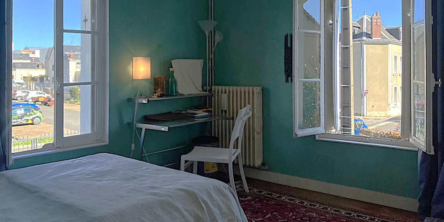 Chambre 1 Maison de 120 m2 avec studio à proximité de l'hôpital bretonneau dans rue calme à vendre sur Tours Centre  | Vente 37