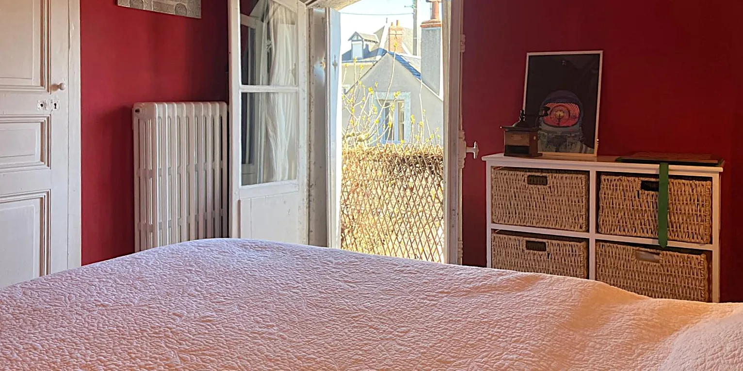 Chambre 2 Maison de 120 m2 avec studio à proximité de l'hôpital bretonneau dans rue calme à vendre sur Tours Centre  | Vente 37