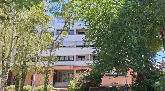 façade immeuble entrée avec appartement Type 4 de 85 m2 env. pour investir sur Tours Centre à proximité de la Gare TGV de Tours | Vente 37.fr • Bien proposé par Gautard Immobilier