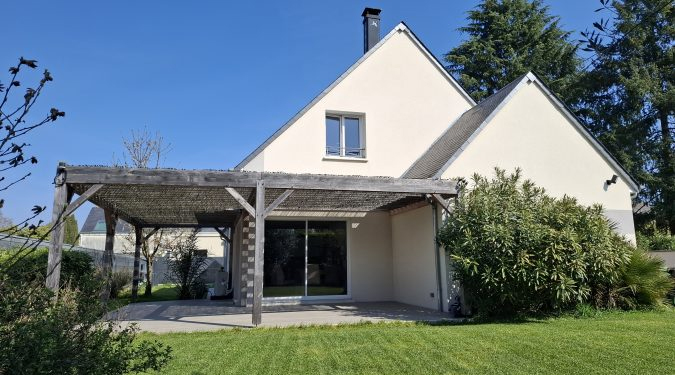 Facade maison moderne, spacieuse et sans travaux avec DPE A a vendre sur Joué-lès-Tours | Vente 37.fr • Bien proposé par GAUTARD Immobilier