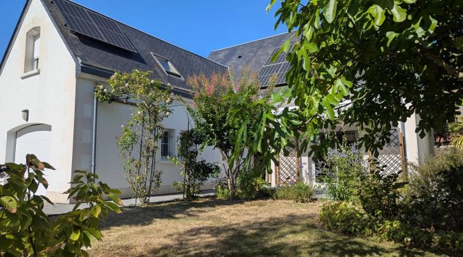 photo jardin + facade maison type 7 à vendre sur saint-avertin