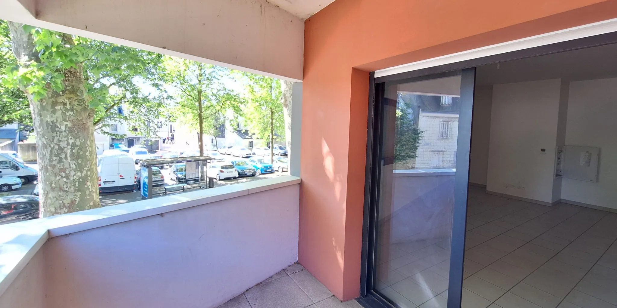 Terrasse vue rue Appartement Type 2 de 50 m2 env. à deux pas du centre historique de Tours et des bords de Loire | Vente 37
