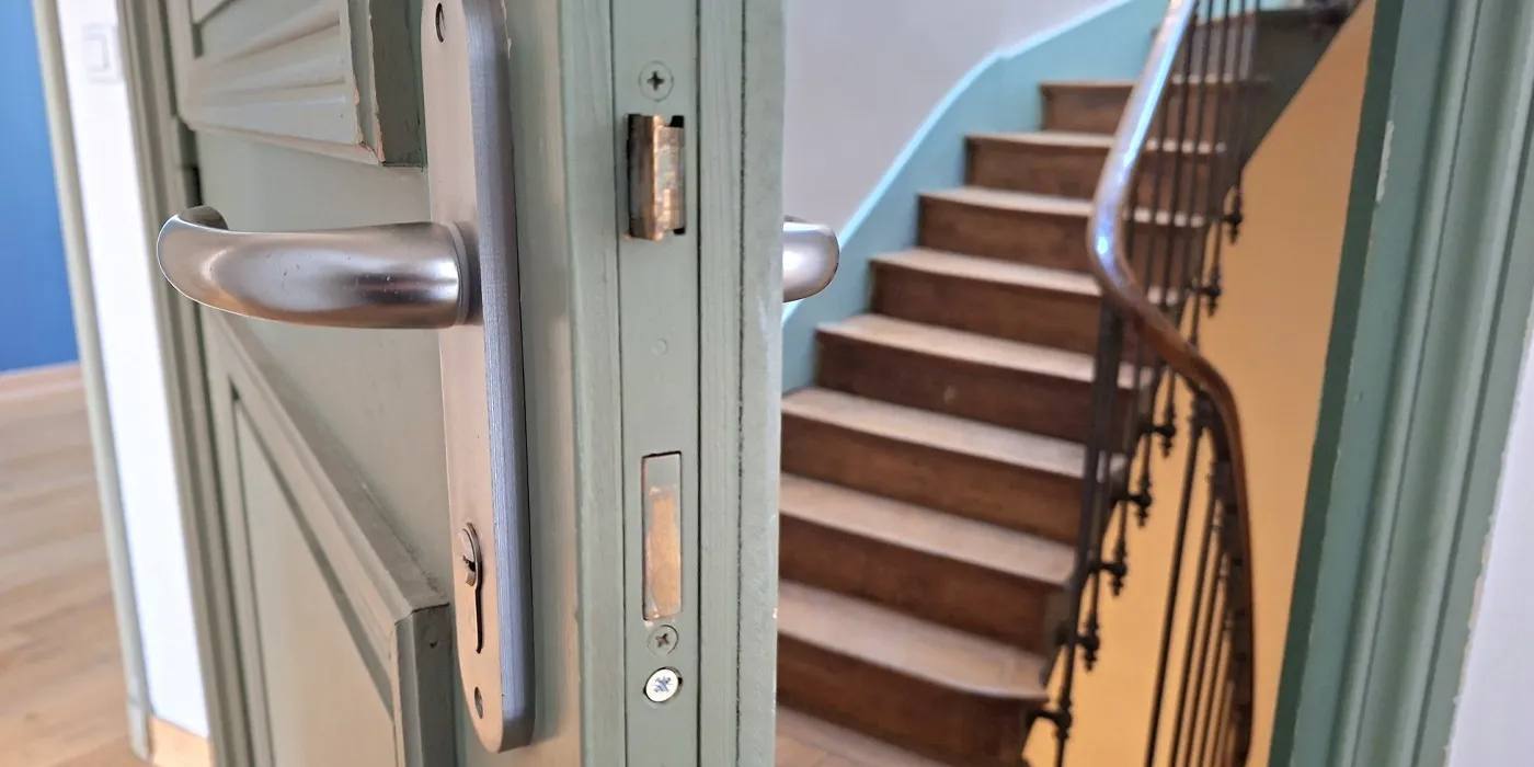 Vue escalier 1er étage Immeuble de 360 m2 avec 4 appartements dont 3 loués à vendre ou pour investir sur Tours Centre, Quartier Avenue de Grammont  | Vente 37