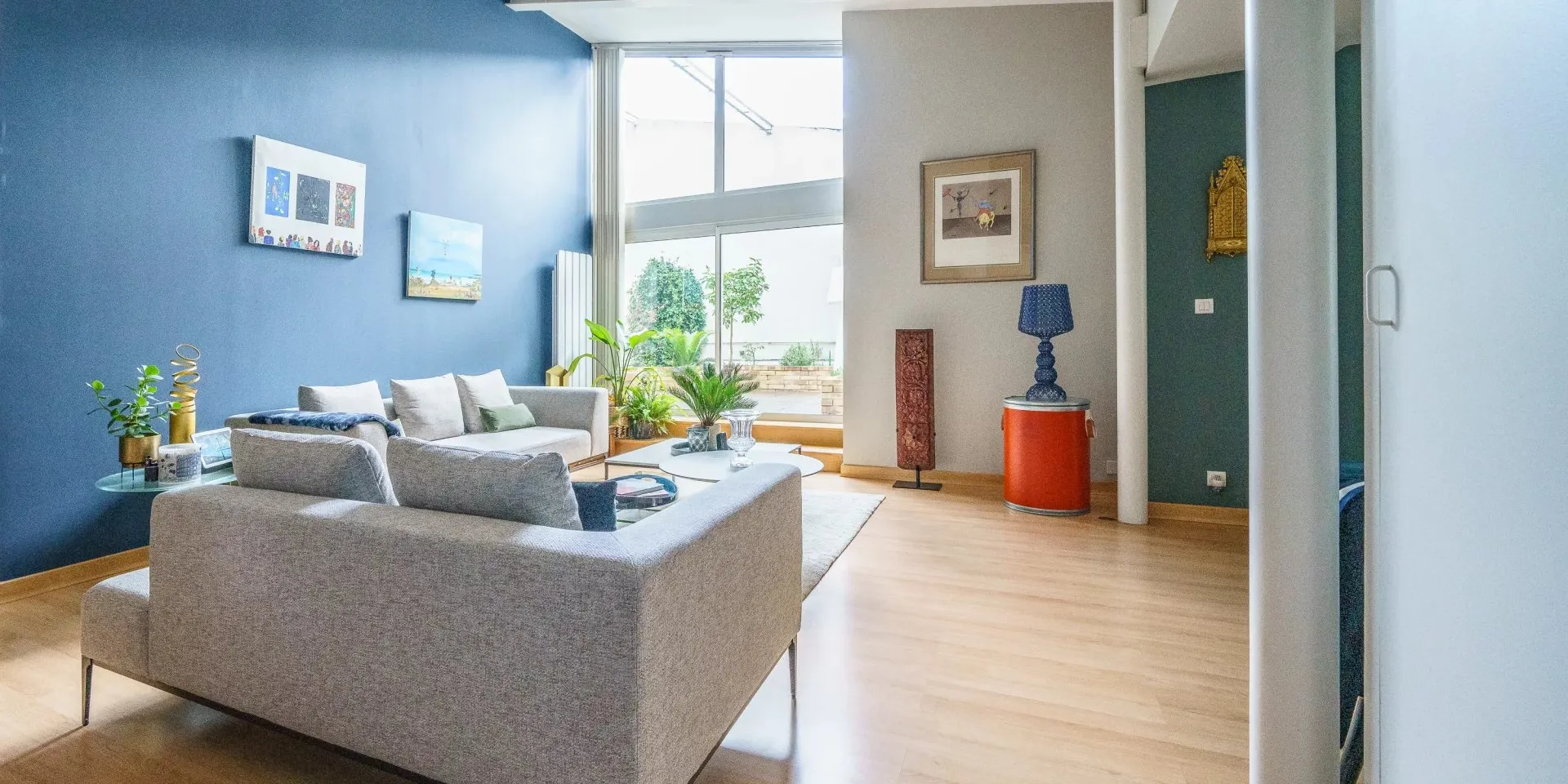 Salon Loft de 180 m2 env. avec jardin et 2 chambres à vendre sur Tours Centre, Quartier Cathédrale  | Vente 37