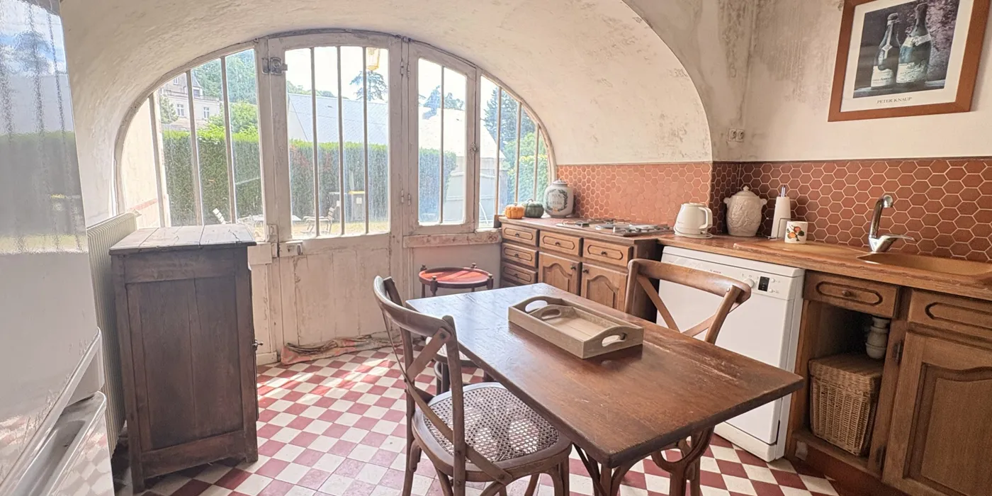 Vue cuisine à embellir Maison vigneronne de 125 m2 sur Vouvray avec 2 chambres et caves à vendre sur Vouvray  | Vente 37