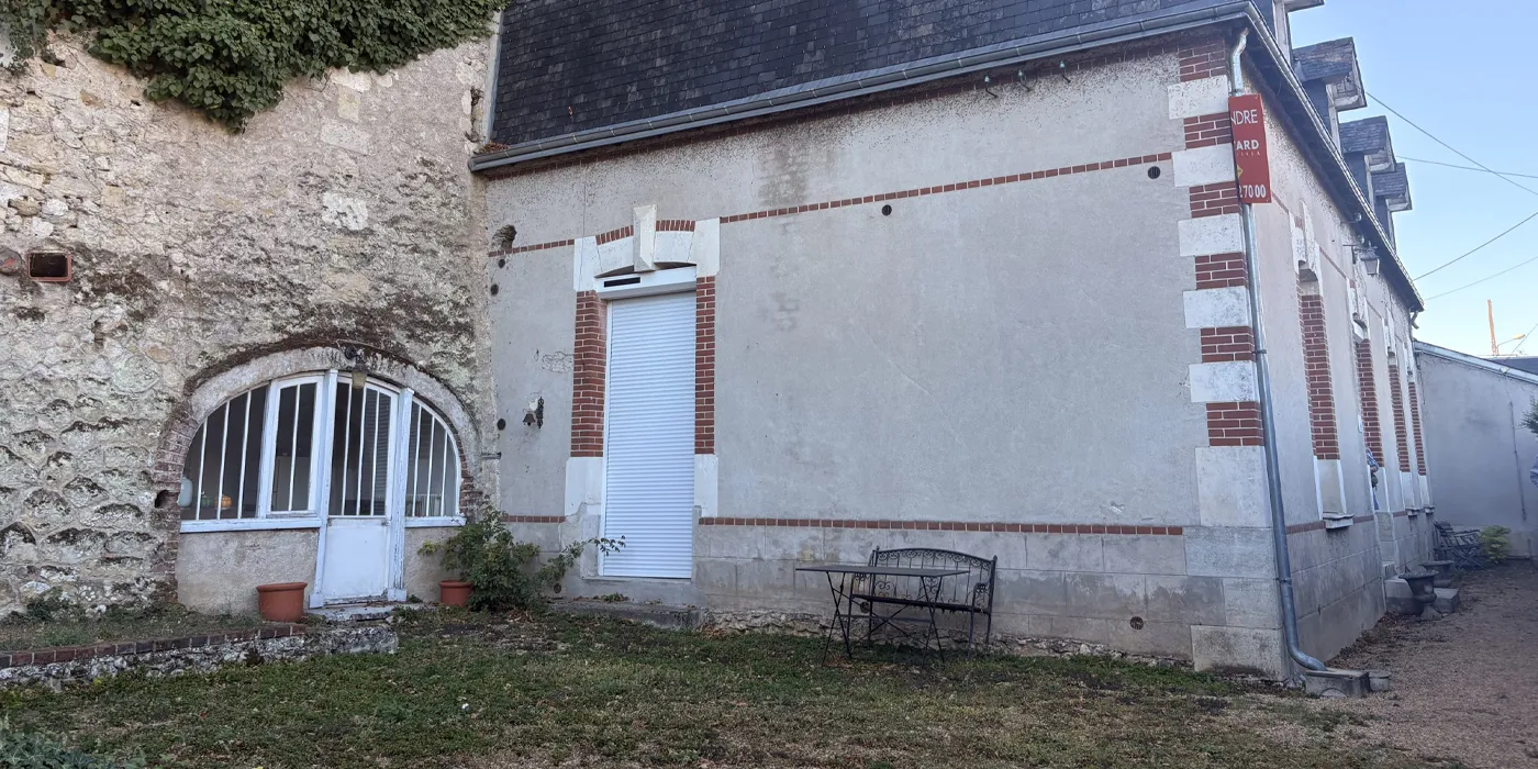 Porte entrée avec porche Maison vigneronne de 125 m2 sur Vouvray avec 2 chambres et caves à vendre sur Vouvray  | Vente 37