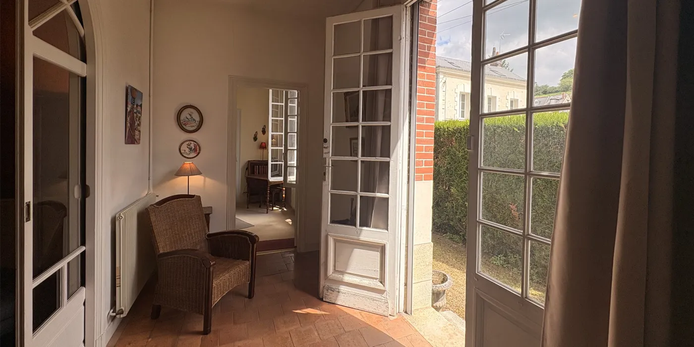 Entrée Maison vigneronne de 125 m2 sur Vouvray avec 2 chambres et caves à vendre sur Vouvray  | Vente 37