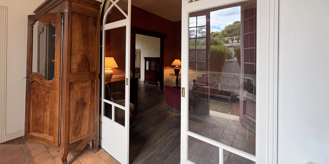 Entrée salon Maison vigneronne de 125 m2 sur Vouvray avec 2 chambres et caves à vendre sur Vouvray  | Vente 37