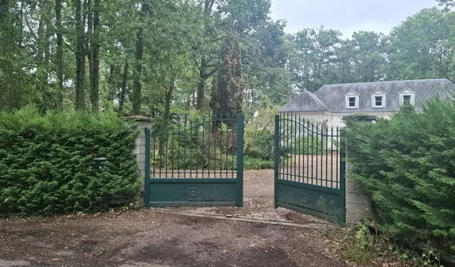 vue Terrain constructible de 6 500 m2 env. avec espace boisé à vendre sur Chambray-lès-Tours | Vente 37